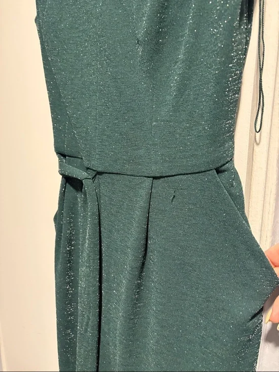 London Times Dark Green Sleeveless Jumpsuit with V-Neck and Tie Waist - Picture 3 of 6